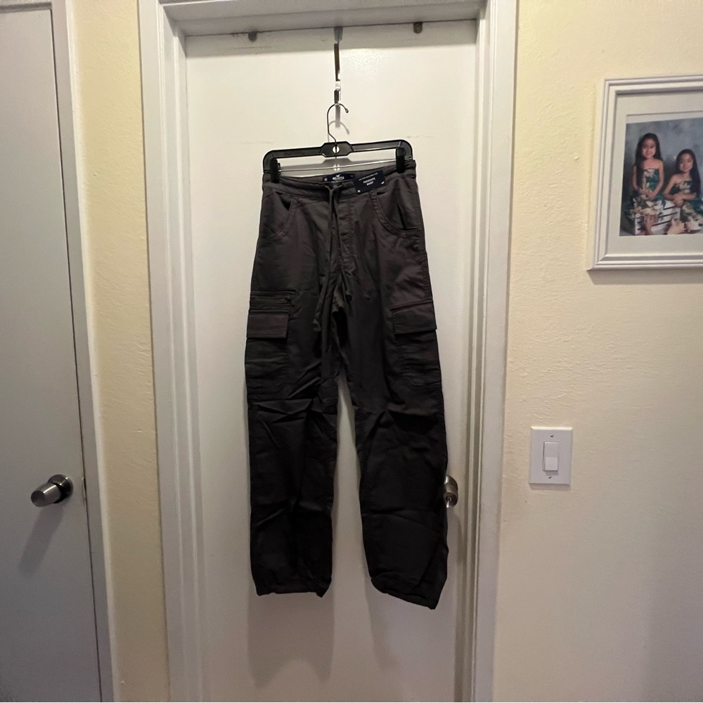 Hollister Dark Grey Baggy Parachute Cargo Joggers Pants Essential Style